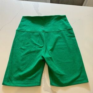 Beyond Yoga Spacedye High Waisted Medium Length Biker Shorts in Bright Green